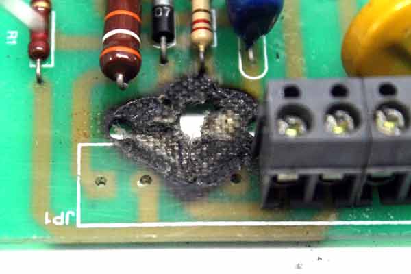 Reparación de una placa electrónica quemada